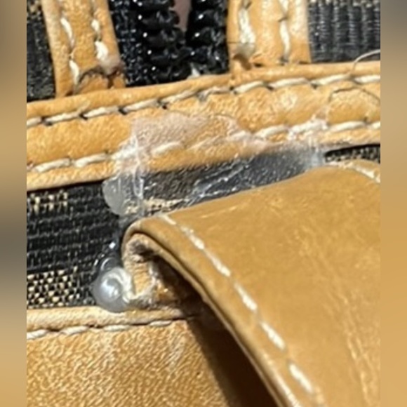 NOT FOR SALE. FENDI crossbody VINTAGE authentic - Picture 12 of 17